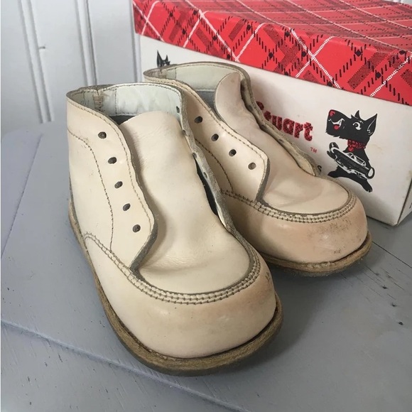 Vintage Bonnie Stuart Baby shoes with box - Picture 2 of 6